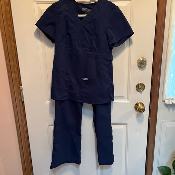 Grey’s Anatomy by Barco Indigo XS Riley Set. Mock wrap V-Neck Scrubs Top & Pants - Picture 6 of 12